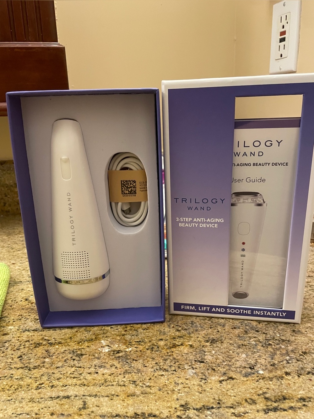 EUC Skin Lab Trilogy LED Red Blue Light Wand Skincare Device Facial Massager